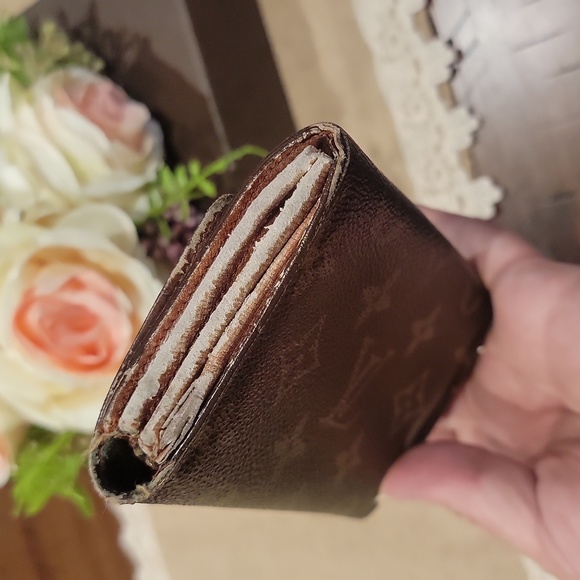 Authentic Louis Vuitton wallet - Picture 3 of 7